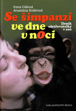 SE SIMPANZI VE DNE V NOCI